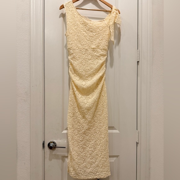 Astr Cream Textured One-Shoulder Dress - Picture 6 of 12